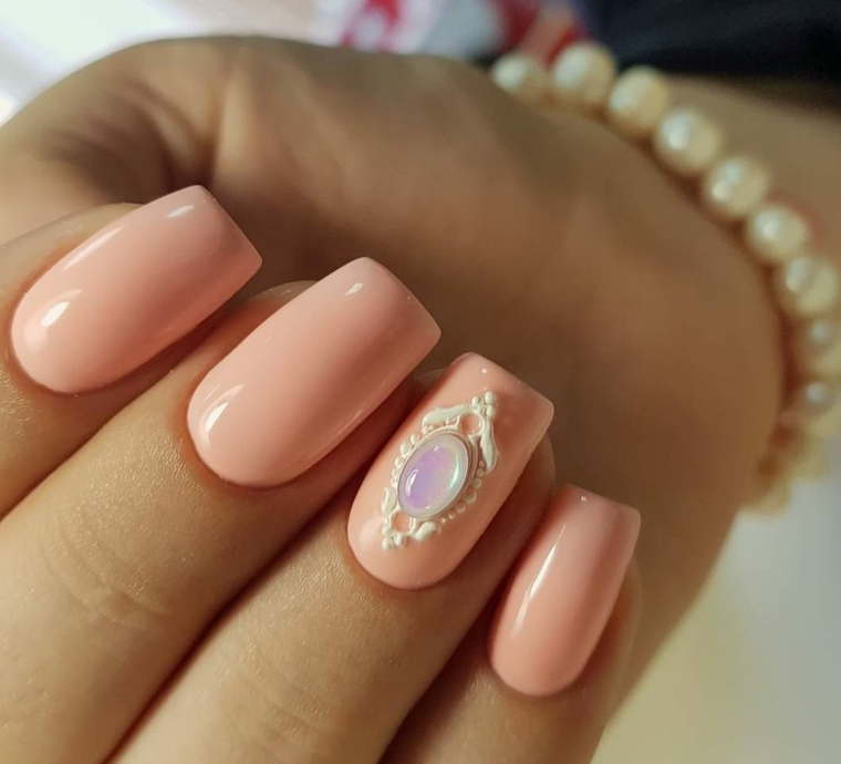 Decorazione tridimensionale smalto, unghie forma squadrata, nail art rosa stilizzata