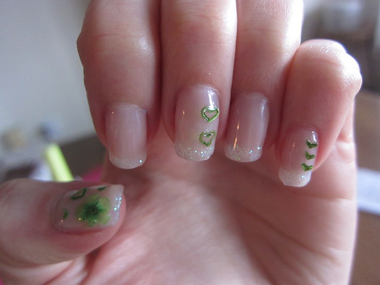 gel-nail-art-green-decorations