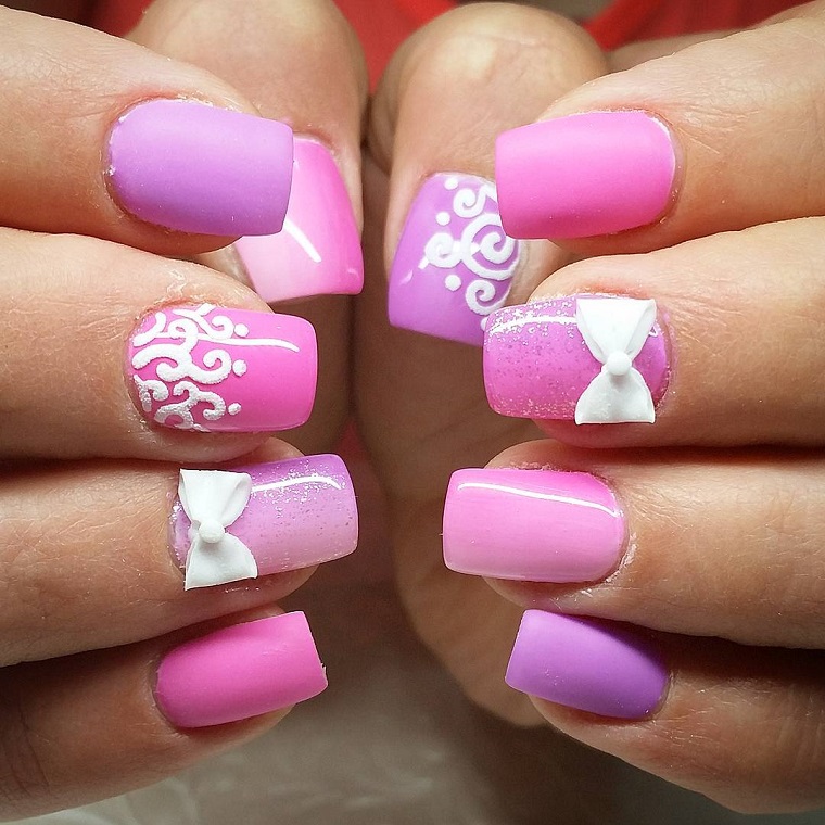 nail-art-gel-lilac-white-decorations