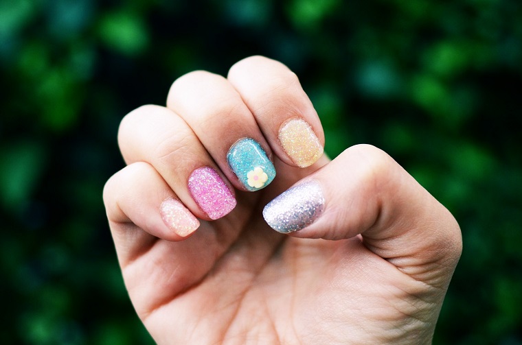 gel-manicure-glitter-all-colored
