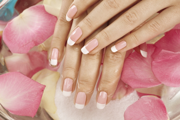 unghie rosa antico, un'idea per realizzare un'elegante e romantica french manicure
