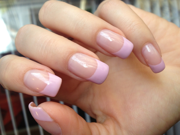 unghie rosa cipria, idea per creare una french manicure originale e romantica