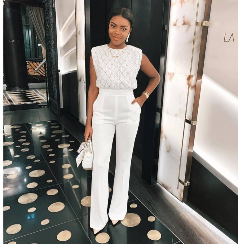 The Power of Accessories: Elevating Your Outfits with Statement Pieces